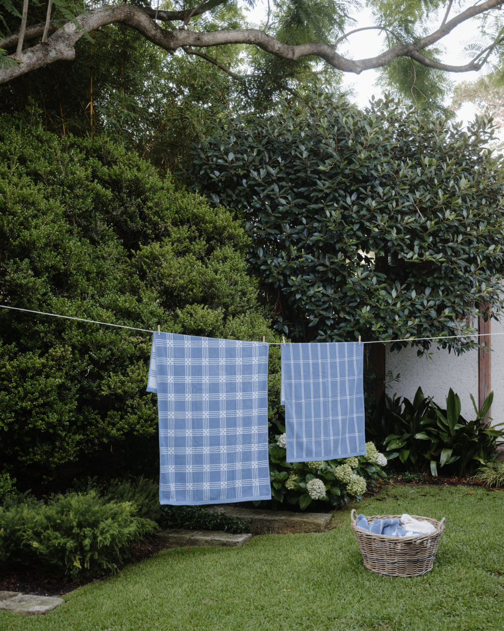 Frisa Pool Towel - Celeste & Chalk