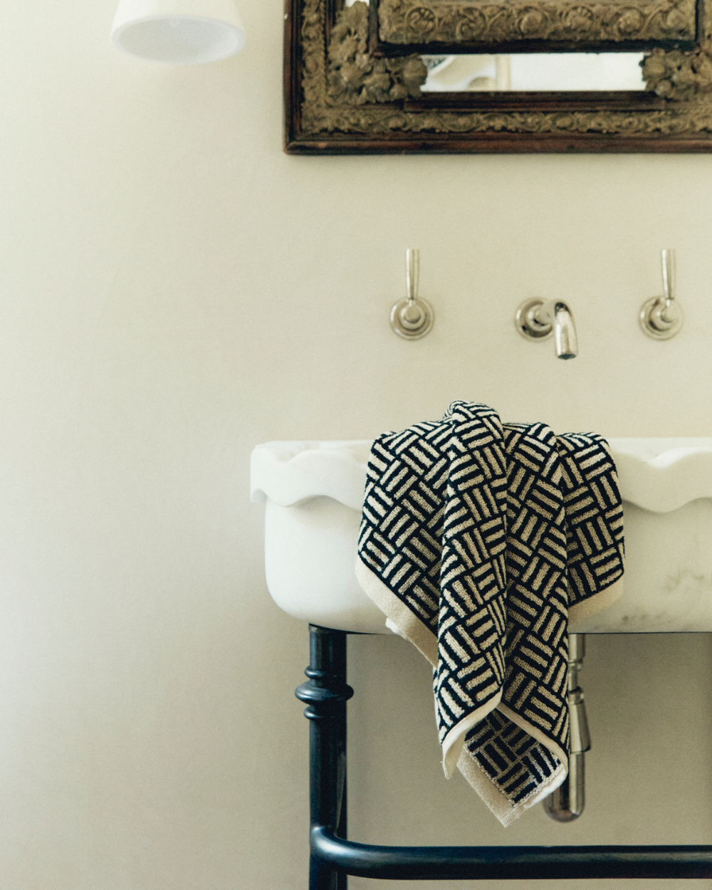 Torrens Hand Towel - Sand & Noir
