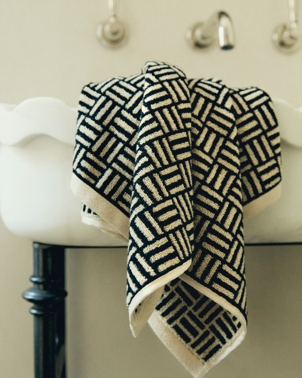 Torrens Hand Towel - Sand & Noir