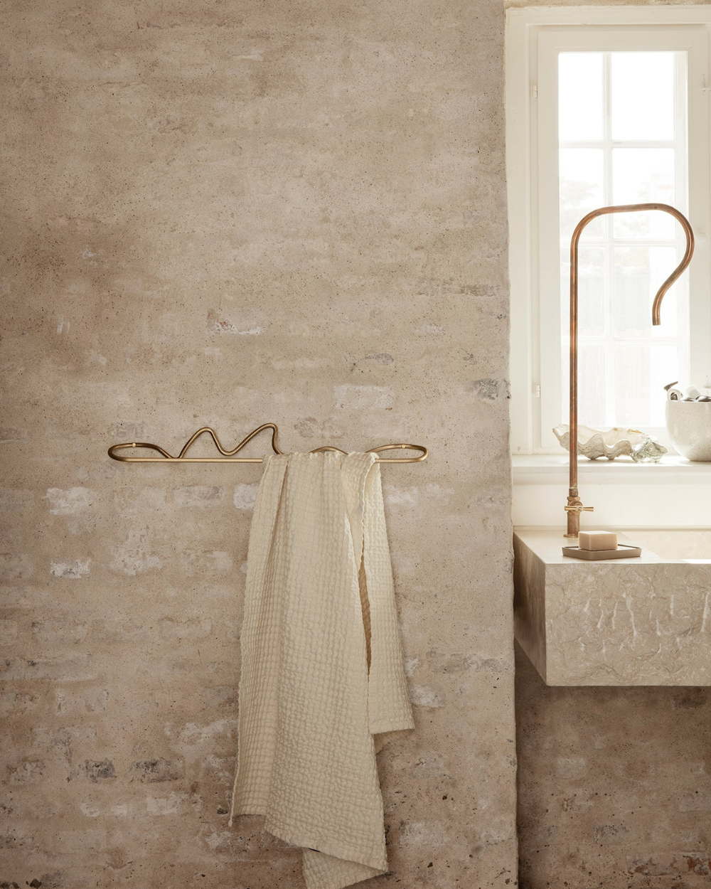 Curvature Towel Hanger - Brass