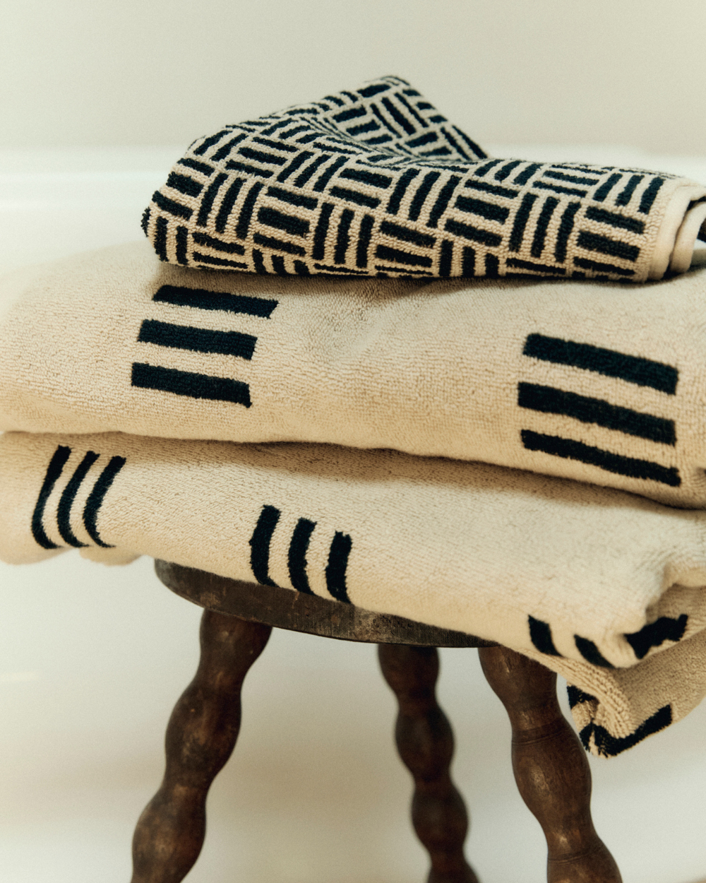 Torrens Hand Towel - Sand & Noir