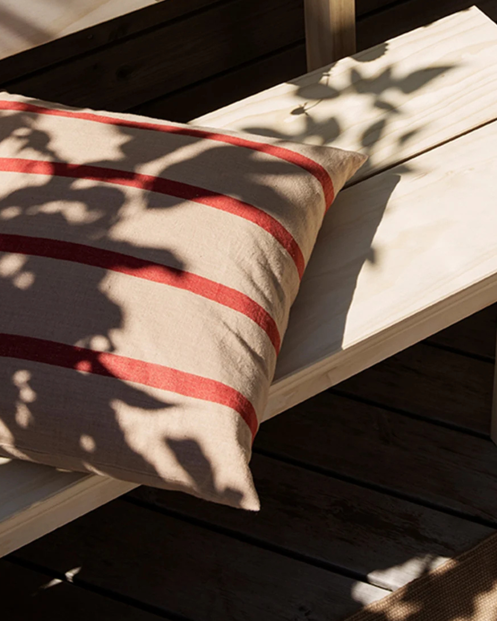 Grand Cushion - Camel/Red