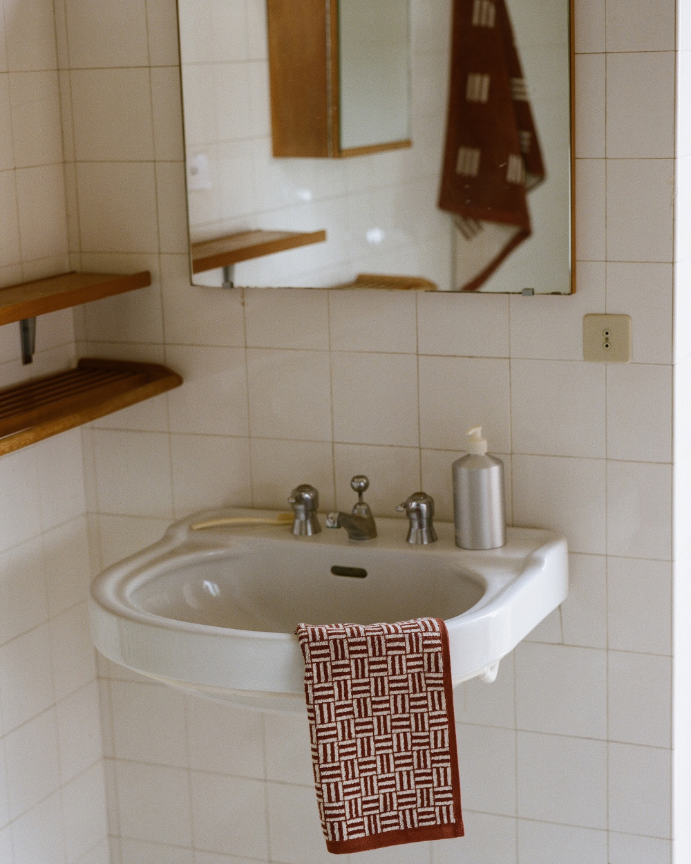 Torrens Hand Towel - Mudbrick & Crème